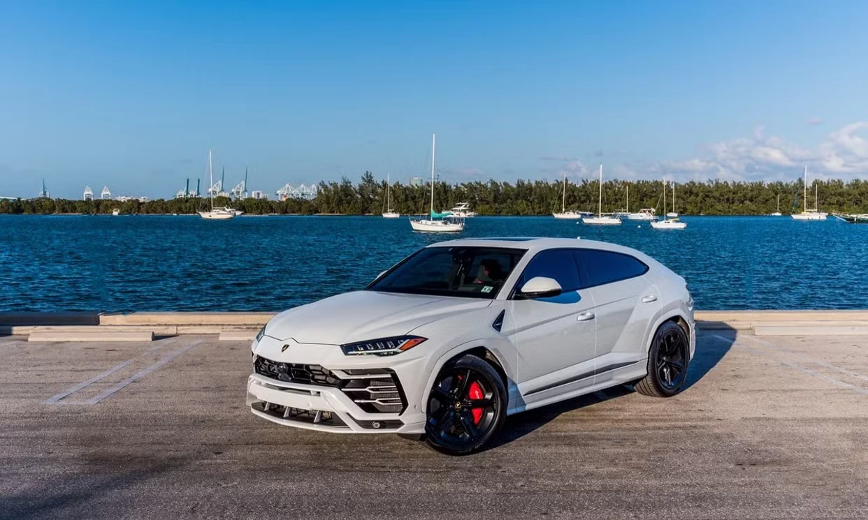 Lamborghini Urus 2020 — vehicle gallery, photo 1