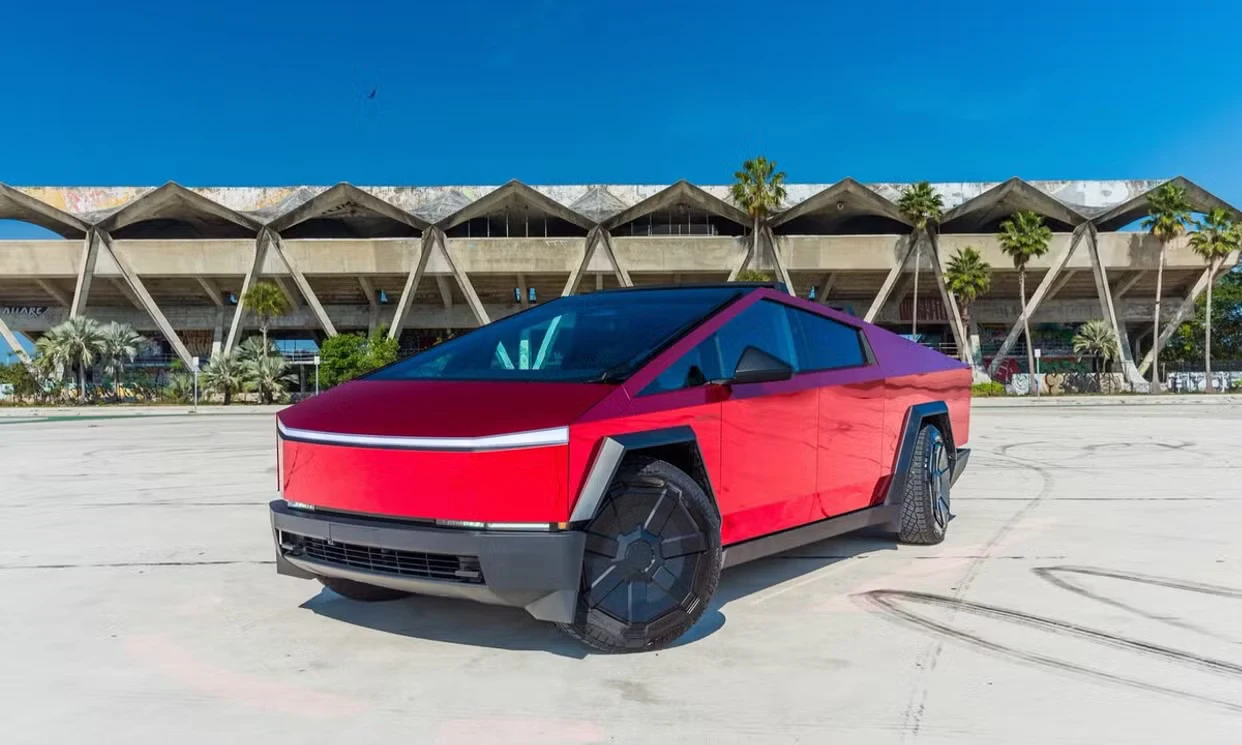 Tesla Cybertruck 2024 — vehicle gallery, photo 1